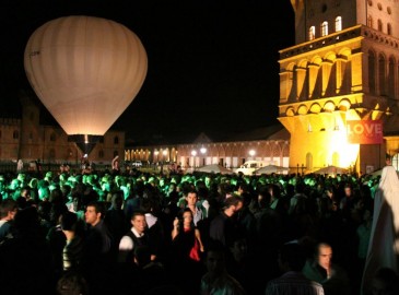Noleggio Mongolfiera per Eventi | Regalo Mongolfiera Memorabile | Golden Moments