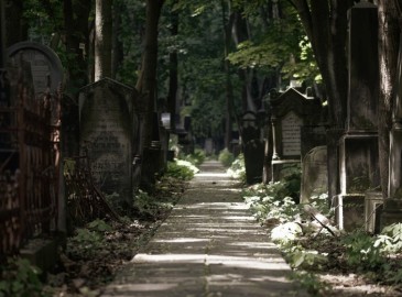 Differenze Tra Funerale Laico e Funerale Religioso
