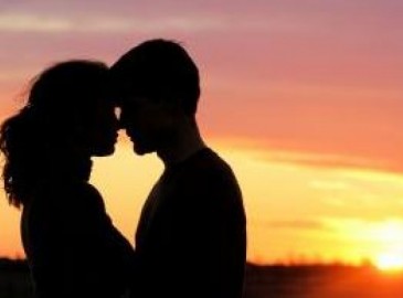 Cosa Regalare alla propria Ragazza per L'anniversario