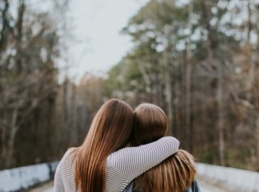 Regalo di Natale 2024 Amiche: Emozioni Indimenticabili per Le Tue Migliori Amiche