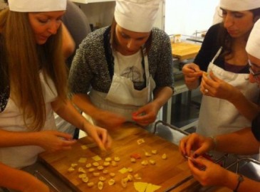 Lezioni di cucina per i tuoi clienti