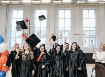 Regalo Laurea Nipote: Esperienze e Idee Originali per Festeggiare il Neo-Dottore