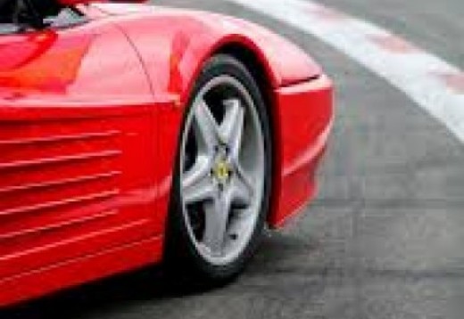 Guida Ferrari all'Autodromo Valle dei Templi - Sicilia