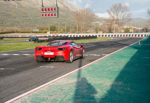 Guidare una Ferrari al Circuito Internazionale Valle del Liri - Lazio